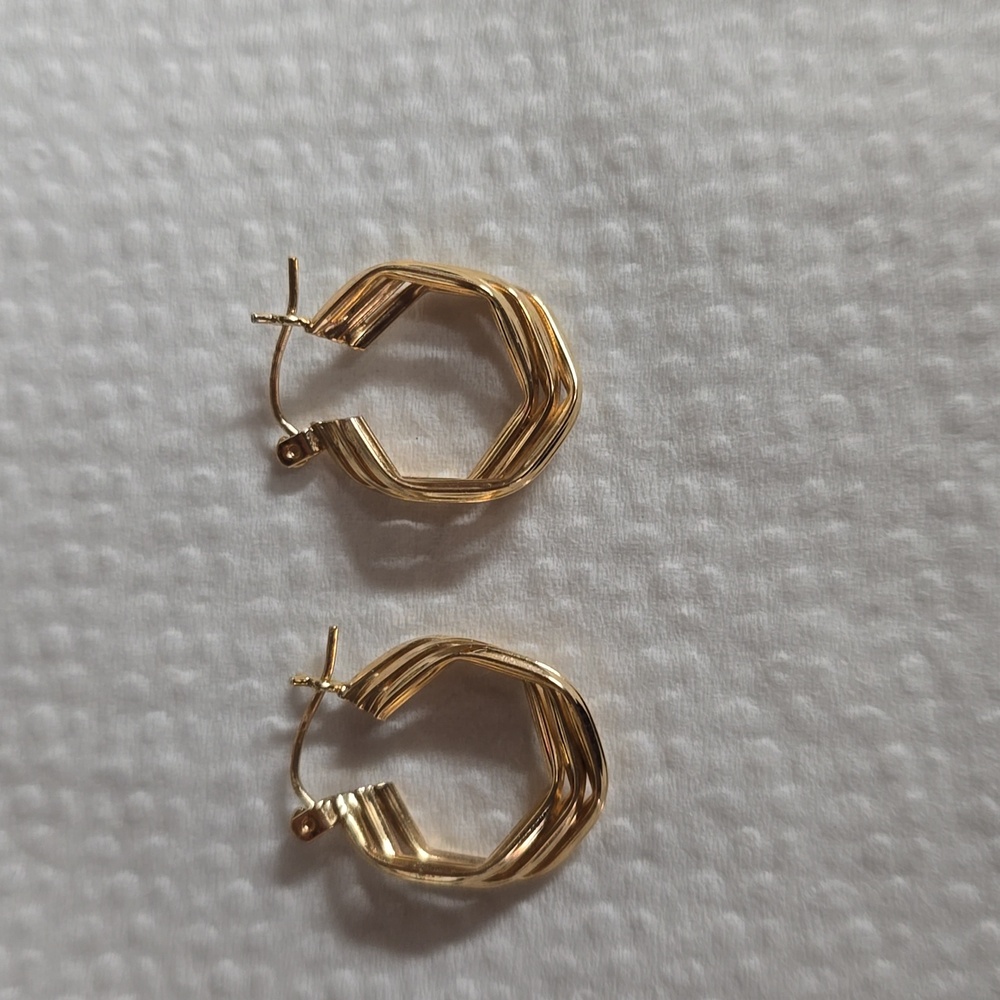 FIRM. HOST PICK. Like New. Vintage. Elegant 14k Gold Triple Hoop Earrings